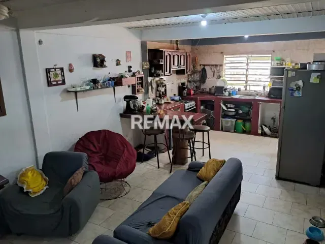 En Venta Casa de dos Niveles ubicada en la Candelaria a una cuadra del Mercado Pereferico - 4