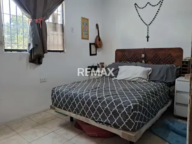 En Venta Casa de dos Niveles ubicada en la Candelaria a una cuadra del Mercado Pereferico - 8