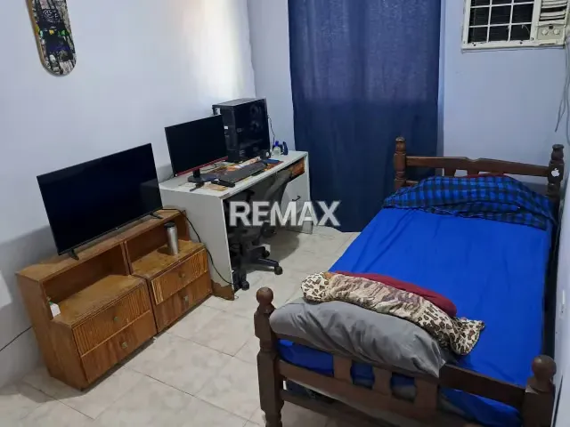En Venta Casa de dos Niveles ubicada en la Candelaria a una cuadra del Mercado Pereferico - 9