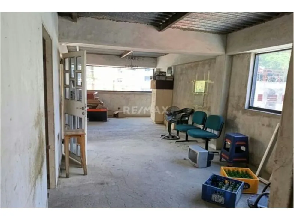 Se Alquila Local Oficina de 90 m2 en Santa Eduvigis
