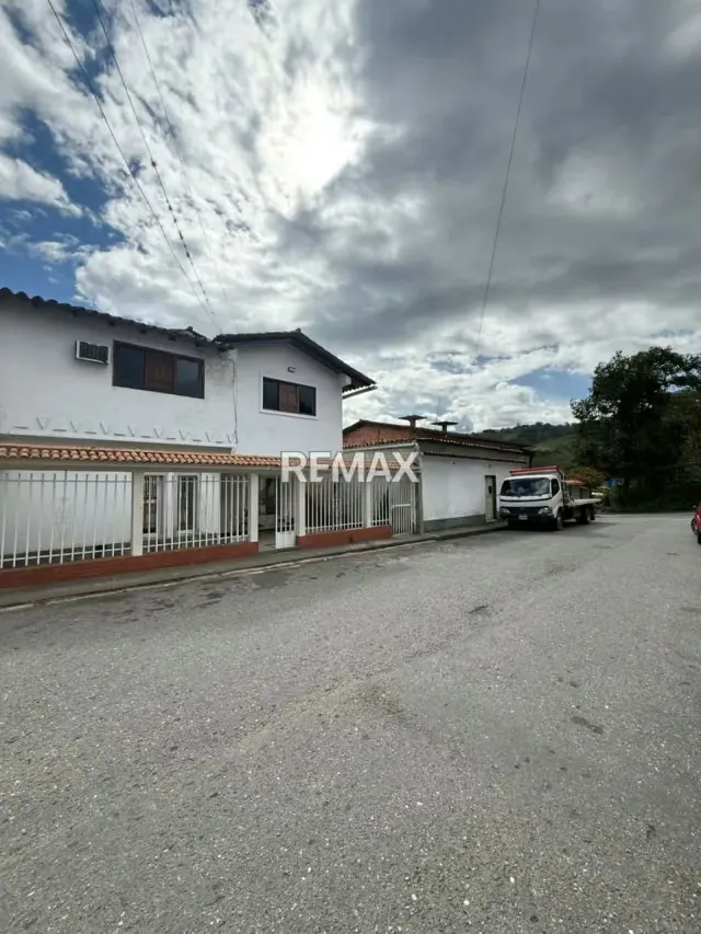 Amplia y potencial Propiedad en Venta, Ubicada en la Urbanización La Elba, Bocono Estado Trujillo - 2
