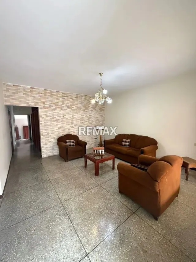 Amplia y potencial Propiedad en Venta, Ubicada en la Urbanización La Elba, Bocono Estado Trujillo - 3