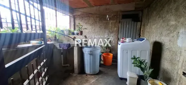 Se Alquila Local Licorería con Amplia Casa - 17