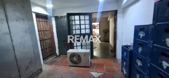 Se Alquila Local Licorería con Amplia Casa - 5
