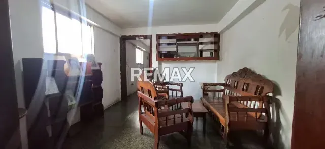 Se Alquila Local Licorería con Amplia Casa - 7