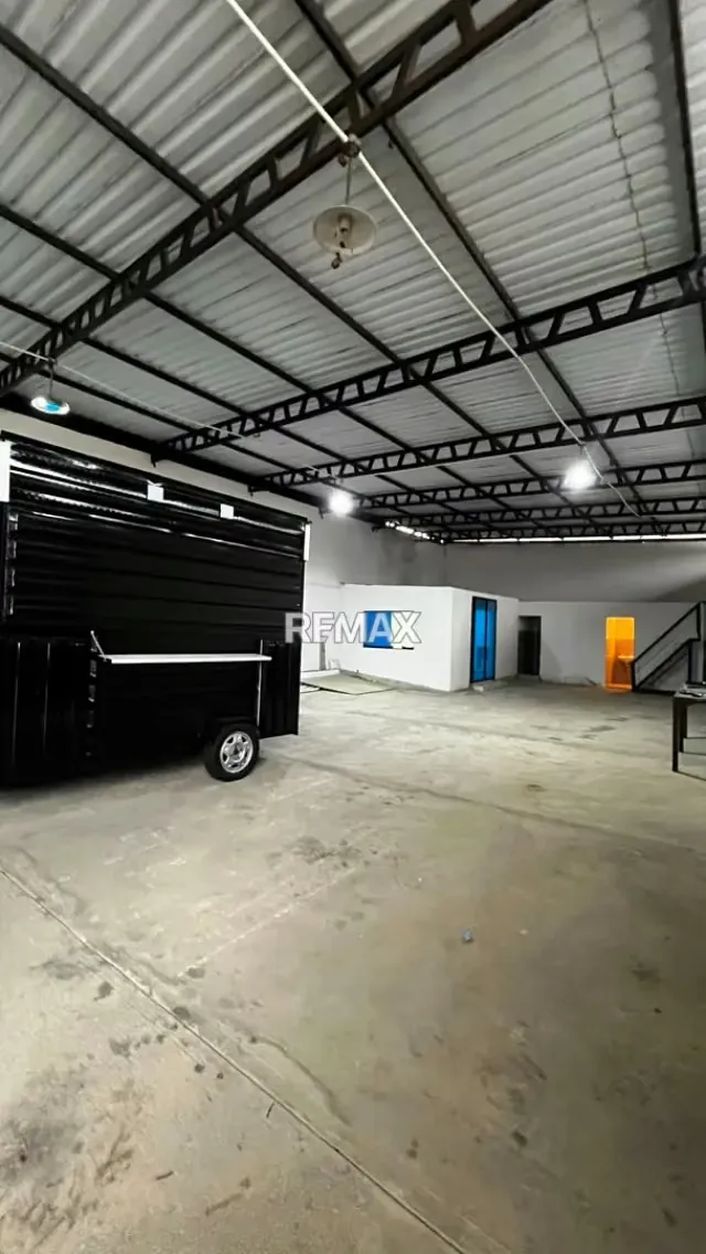 OPORTUNIDAD INDUSTRIAL: GALPON DE 243m2 - 5