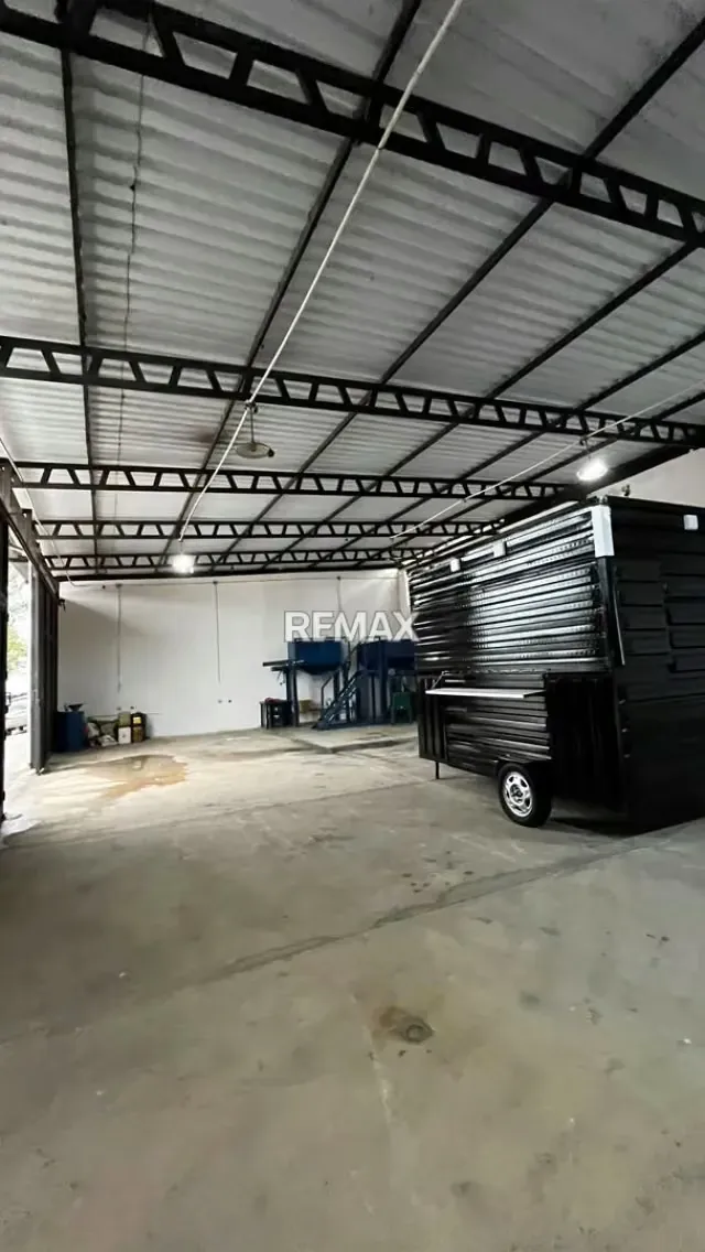 OPORTUNIDAD INDUSTRIAL: GALPON DE 243m2 - 7