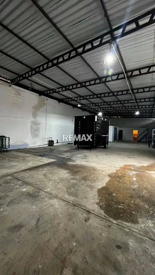 OPORTUNIDAD INDUSTRIAL: GALPON DE 243m2 - 8