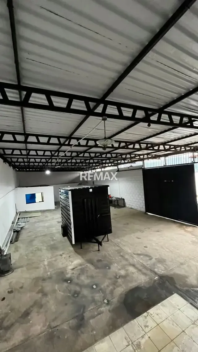 OPORTUNIDAD INDUSTRIAL: GALPON DE 243m2 - 9