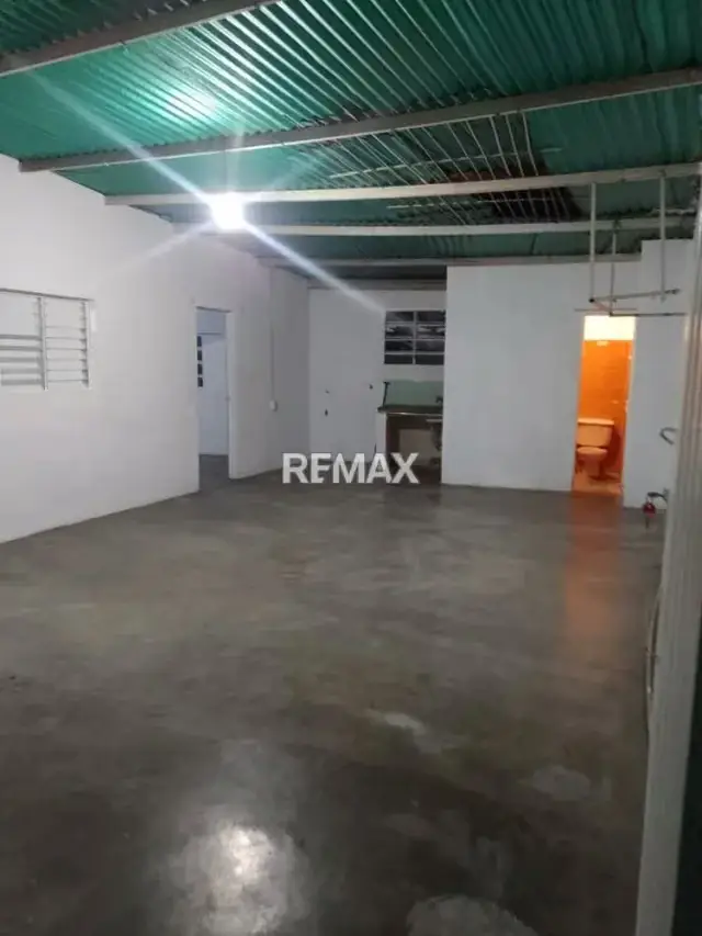 EN VENTA CASA EN EL 23 DE ENERO