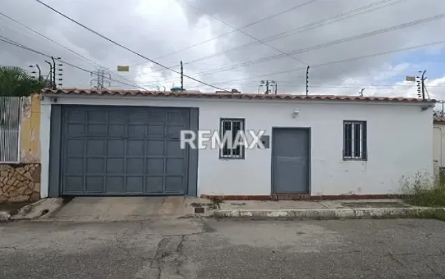 CASA EN VENTA CON LOCAL COMERCIAL A NIVEL DE LA AV. VALLEHONDO, CABUDARE - 13