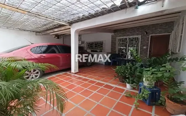 CASA EN VENTA CON LOCAL COMERCIAL A NIVEL DE LA AV. VALLEHONDO, CABUDARE - 5