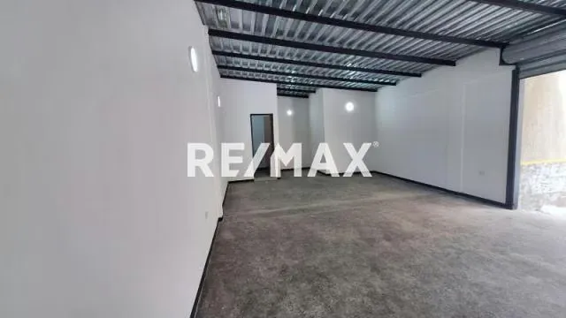 Local 4 de 55mt² de construcción, con infraestructura a estrenar - 2