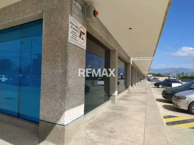 En venta local comercial en el centro empresarial aerocentro en la zona industrial sur - 5