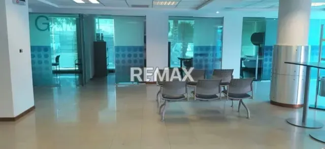 En venta local comercial en el centro empresarial aerocentro en la zona industrial sur - 6