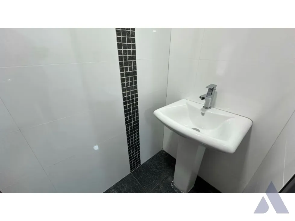Alquilo oficina 106m2 Torre Xpress Macaracuay 3227 - 11