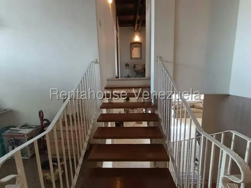 Casa (Multipes Niveles) en Venta en Cumbres de Curumo, Distrito Metropolitano - 12