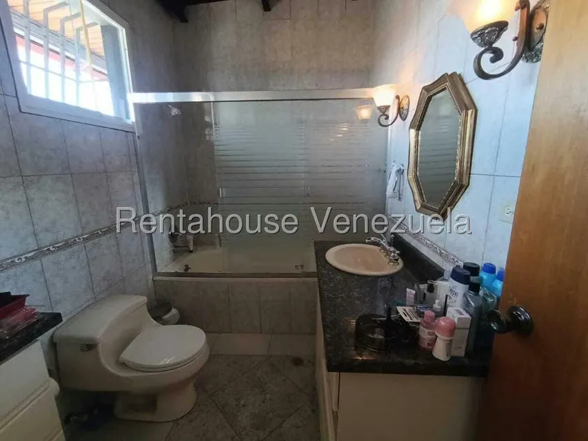 Casa (Multipes Niveles) en Venta en Cumbres de Curumo, Distrito Metropolitano - 17