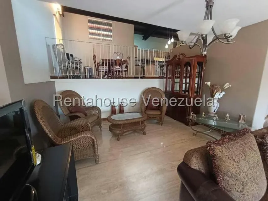 Casa (Multipes Niveles) en Venta en Cumbres de Curumo, Distrito Metropolitano - 24