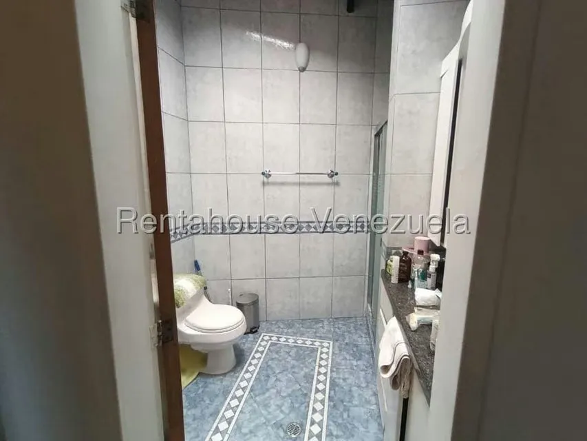 Casa (Multipes Niveles) en Venta en Cumbres de Curumo, Distrito Metropolitano - 25