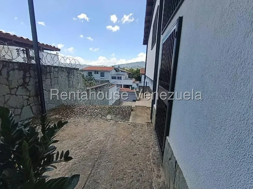 Casa (Multipes Niveles) en Venta en Cumbres de Curumo, Distrito Metropolitano - 28