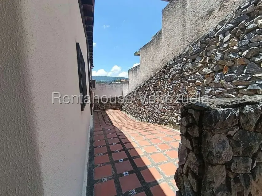 Casa (Multipes Niveles) en Venta en Cumbres de Curumo, Distrito Metropolitano - 35