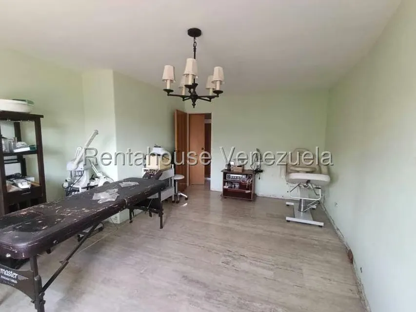 Casa (Multipes Niveles) en Venta en Cumbres de Curumo, Distrito Metropolitano - 40