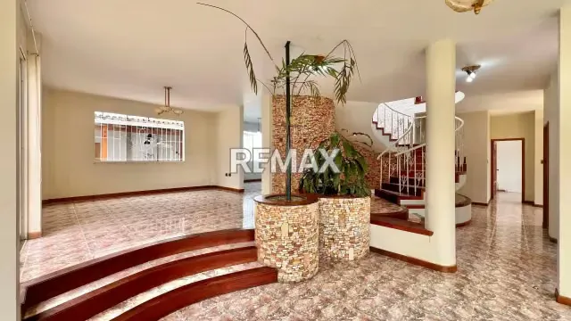 EN ALQUILER Casa de 2 niveles doble propósito Pueblo Nuevo - 2