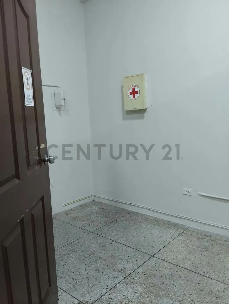 Alquila Local comercial para oficina, ubiacado al frente del Luis Aparicio - 10