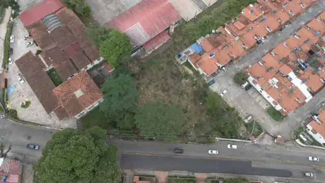 VENTA DE TERRENO EN LA Avenida Las Pilas al lado del colegio de contadores