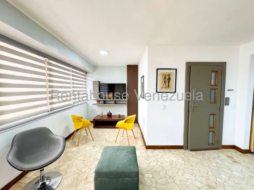 Apartamento (1 Nivel) en Alquiler en El Rosal, Distrito Metropolitano - 2