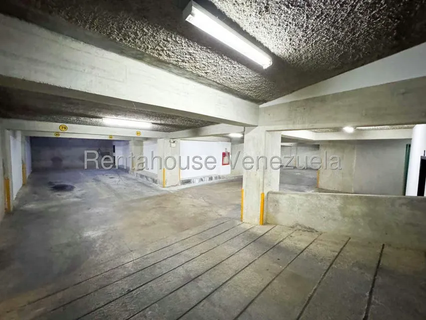 Apartamento (1 Nivel) en Alquiler en El Rosal, Distrito Metropolitano - 35