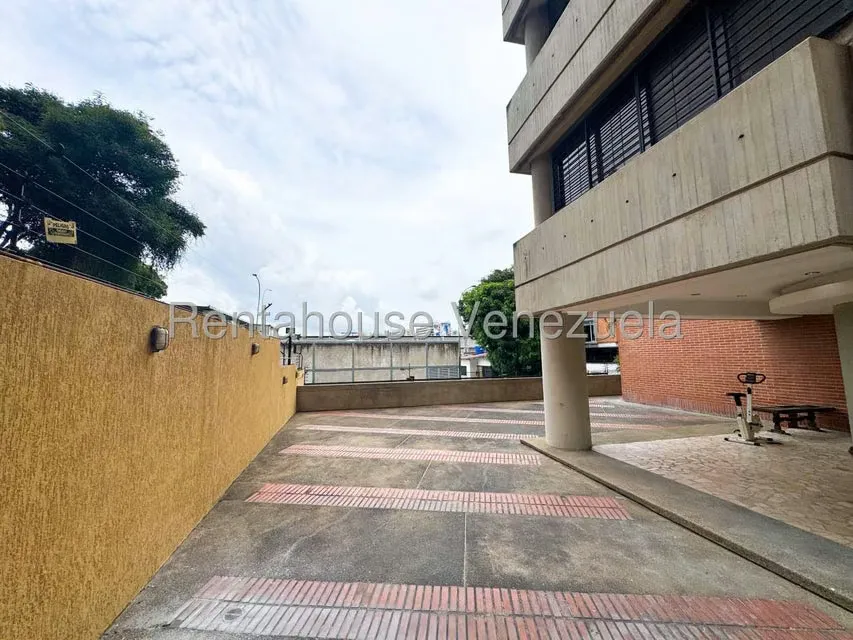 Apartamento (1 Nivel) en Alquiler en El Rosal, Distrito Metropolitano - 41
