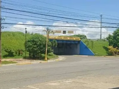 Edificio Comercial en venta en plena Avenida sector Tocuyito - 2