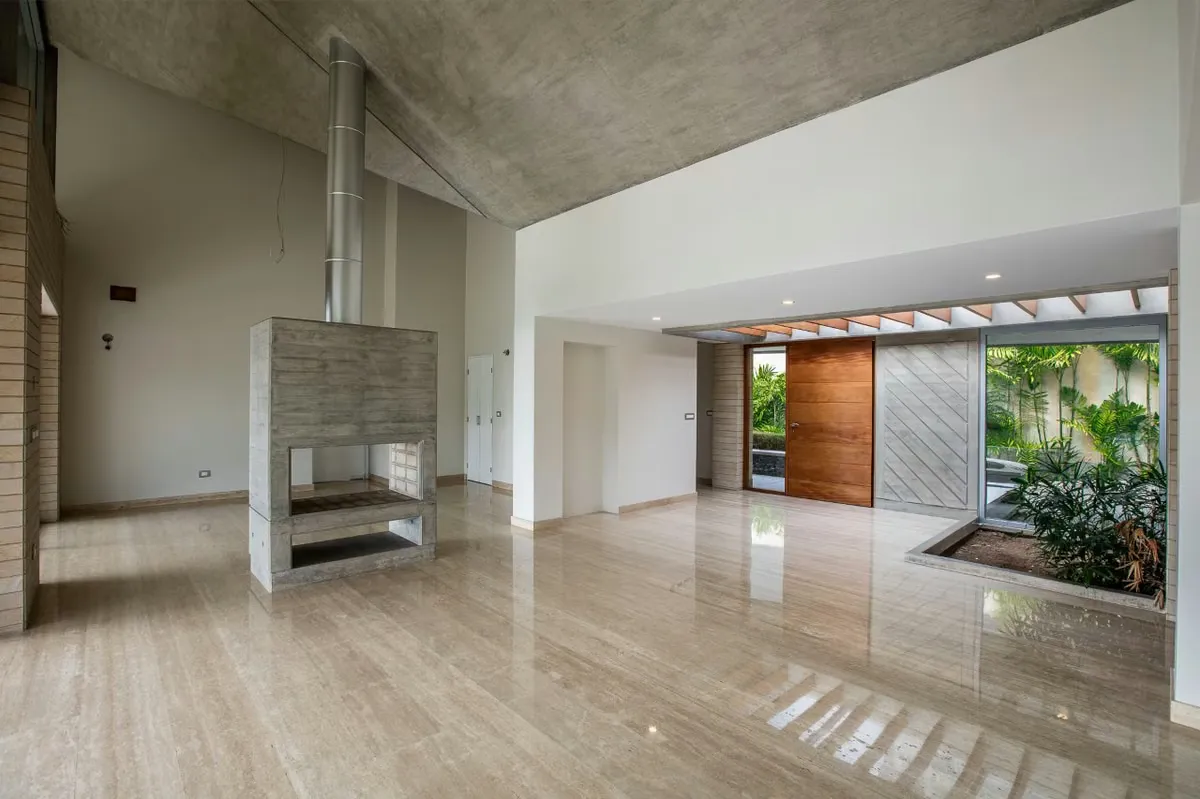 Se vende casa 700m2 La Lagunita 9479 - 8