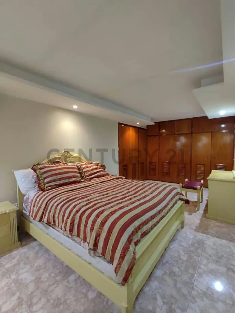 Casa bote B Remodelada de 3 niveles en Alquiler - 6