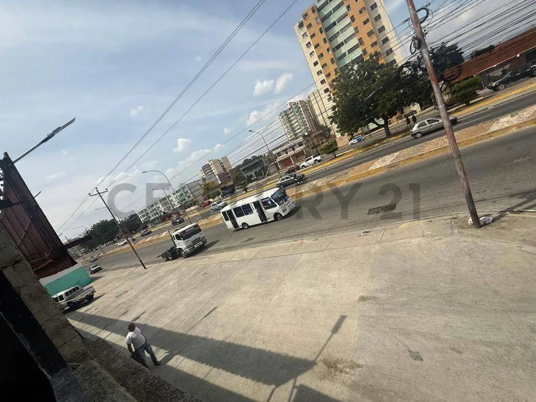 Se Alquila Galpón Con Local Comercial En Barquisimeto Edo Lara.