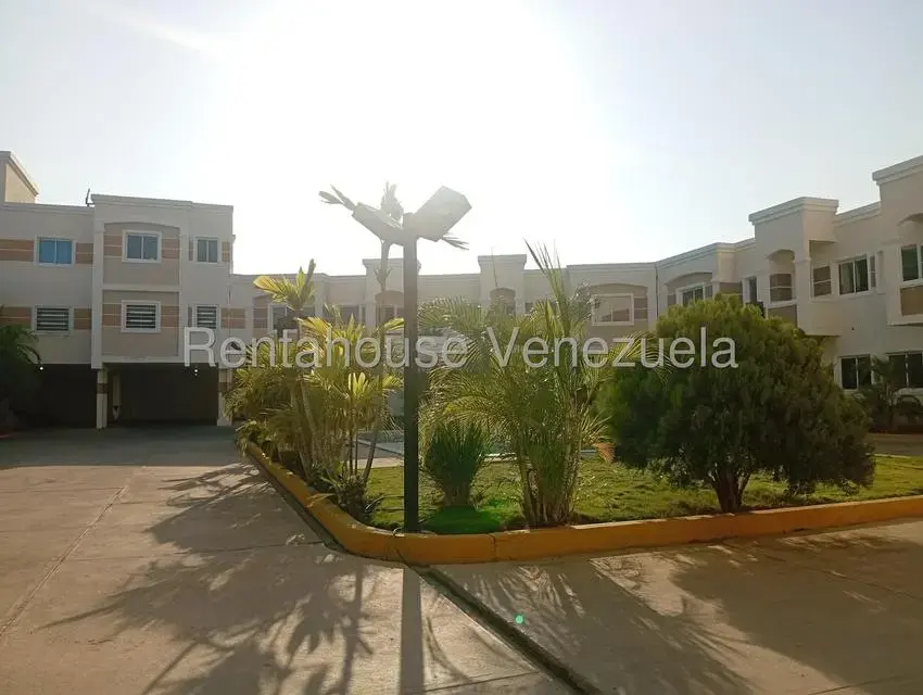 Townhouse (Duplex) en Venta en Avenida 34, Zulia - 11