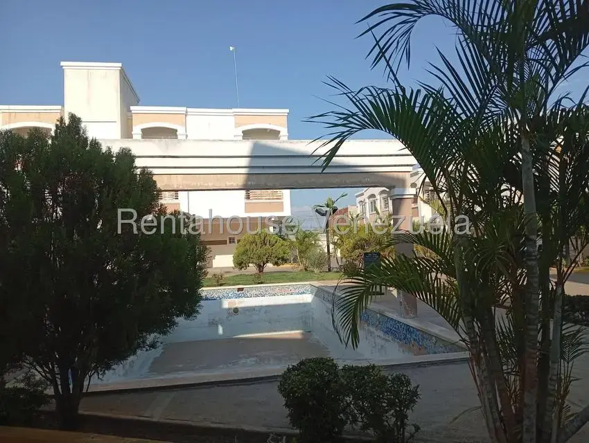Townhouse (Duplex) en Venta en Avenida 34, Zulia - 12