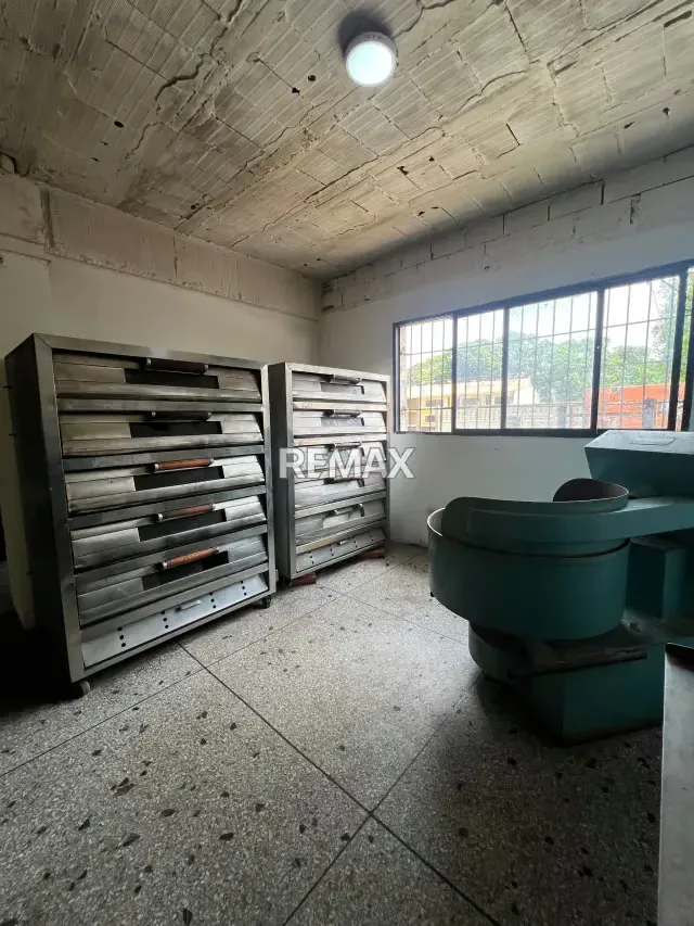 Excelente oportunidad comercial: local equipado con inventario completo en Naguanagua - 11