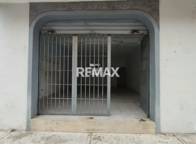 Se alquila amplio local comericial