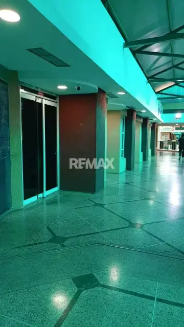 Cómodo Local en Venta en C.C. Puente Real - Nueva Barcelona -