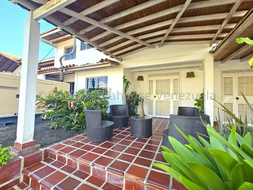 Casa (Duplex) en Venta en Zona Este, Lara - 2