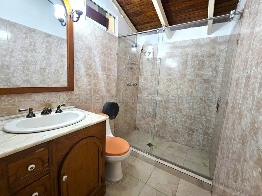 Casa (Duplex) en Venta en Zona Este, Lara - 48