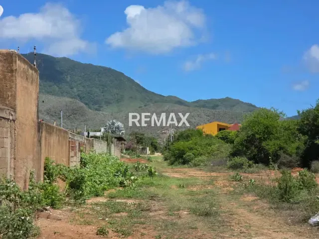 TERRENO CON POTENCIAL PARA INVERSIÓN COMERCIAL Y RESIDENCIAL, CERCA DEL MAR - 11