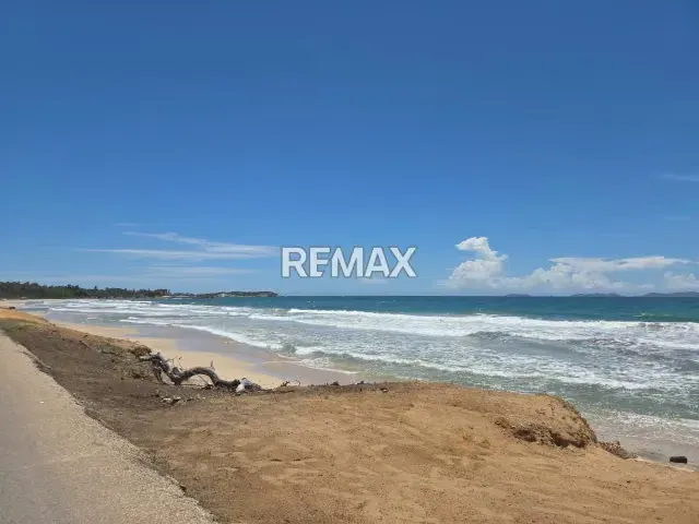 TERRENO CON POTENCIAL PARA INVERSIÓN COMERCIAL Y RESIDENCIAL, CERCA DEL MAR - 3