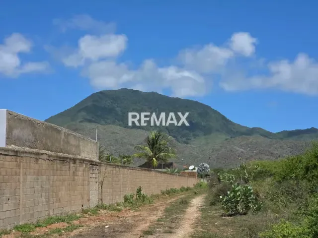 TERRENO CON POTENCIAL PARA INVERSIÓN COMERCIAL Y RESIDENCIAL, CERCA DEL MAR - 6