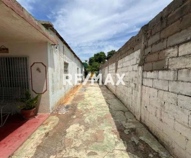 Vende Casa Para Remodelar Sector. Bello Monte, Maracaibo - 2