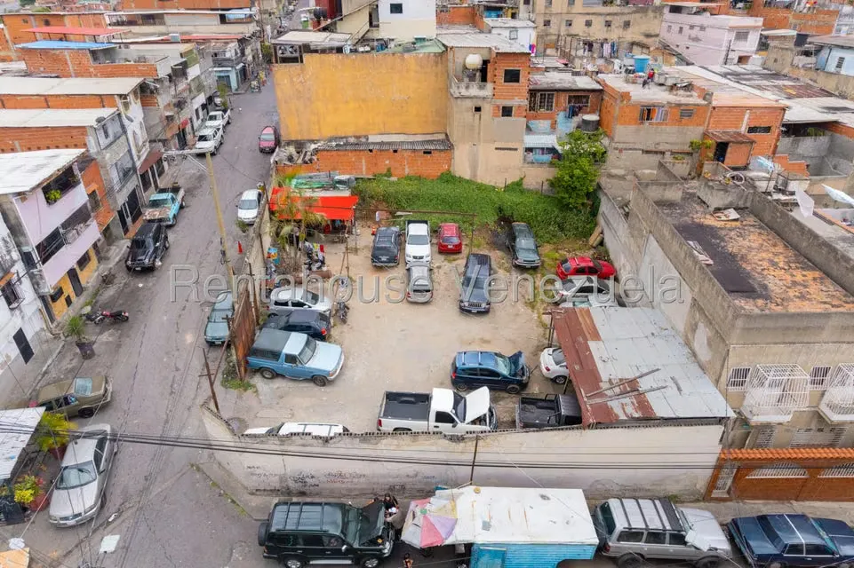 Terreno (Comercial) en Venta en Catia, Distrito Metropolitano - 2