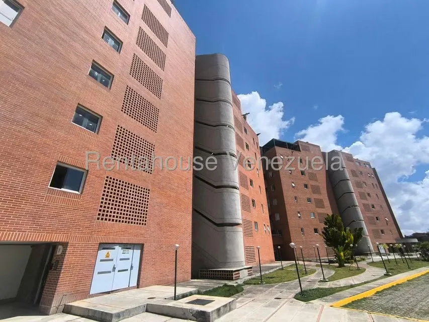 Apartamento (1 Nivel) en Venta en Los Samanes, Distrito Metropolitano - 2